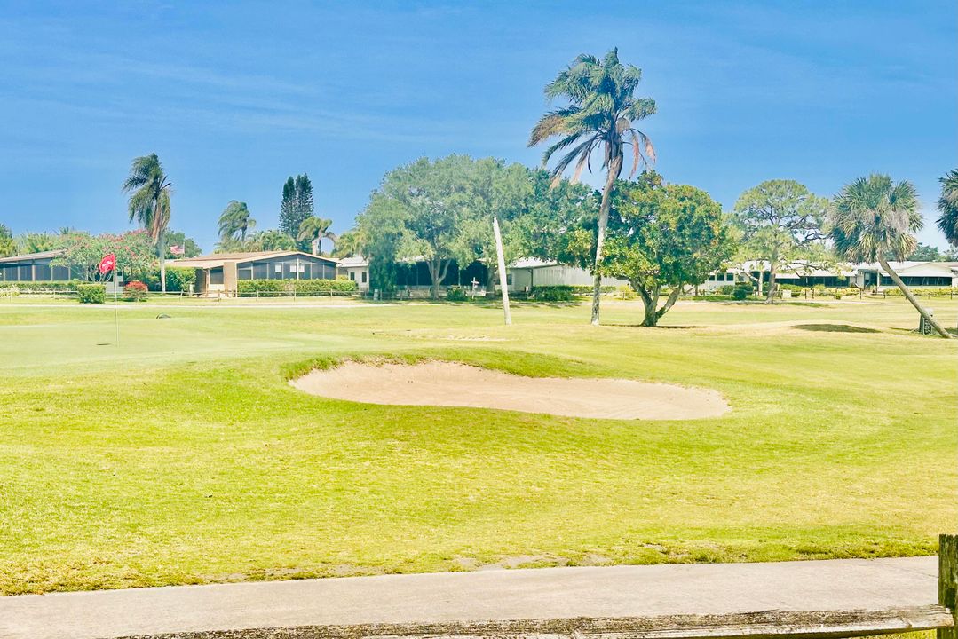 Под контрактом: $460,000 (2 спален, 2 ванн, 2105 Квадратных фут)