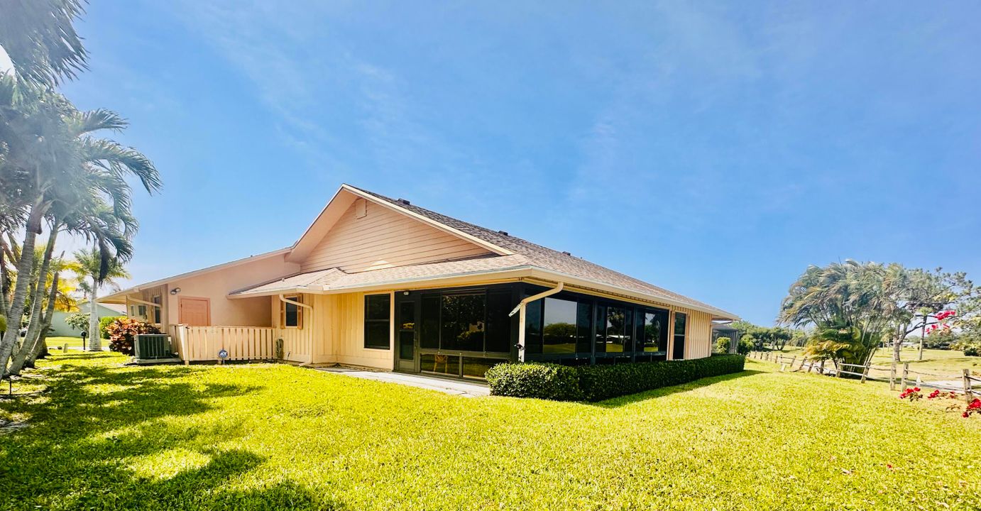 Под контрактом: $460,000 (2 спален, 2 ванн, 2105 Квадратных фут)