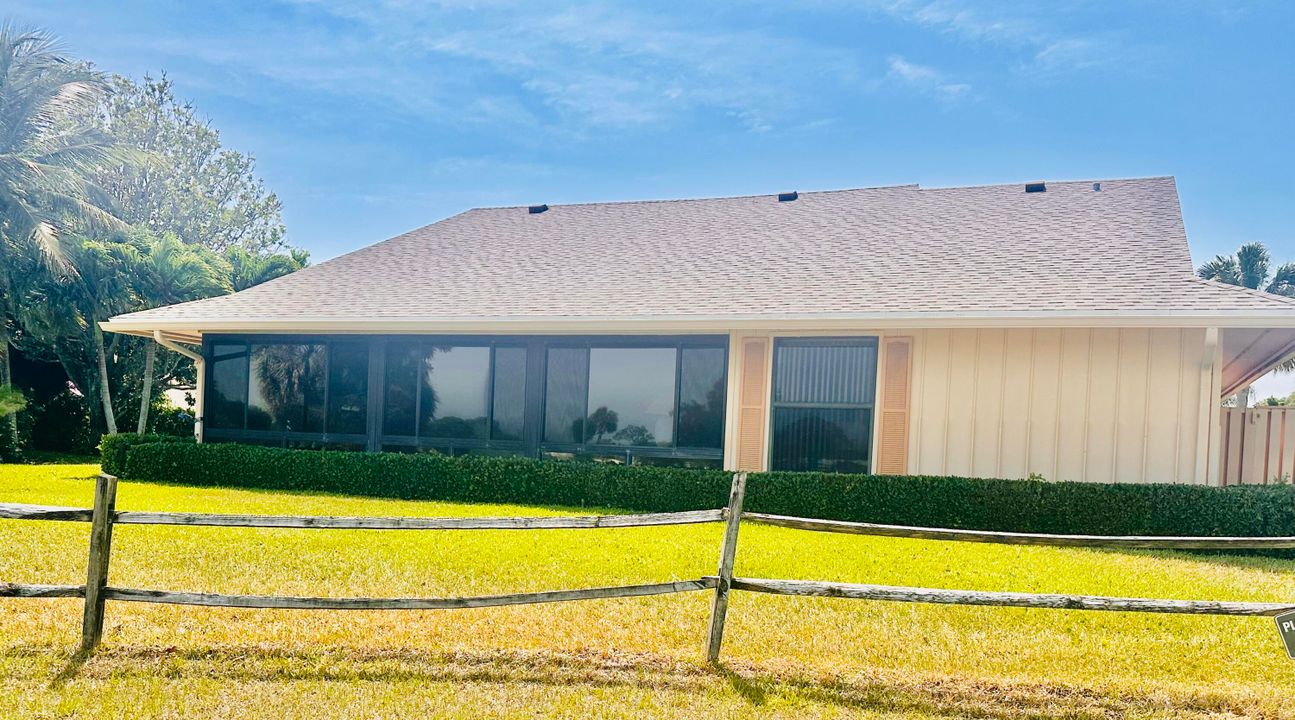 Под контрактом: $460,000 (2 спален, 2 ванн, 2105 Квадратных фут)