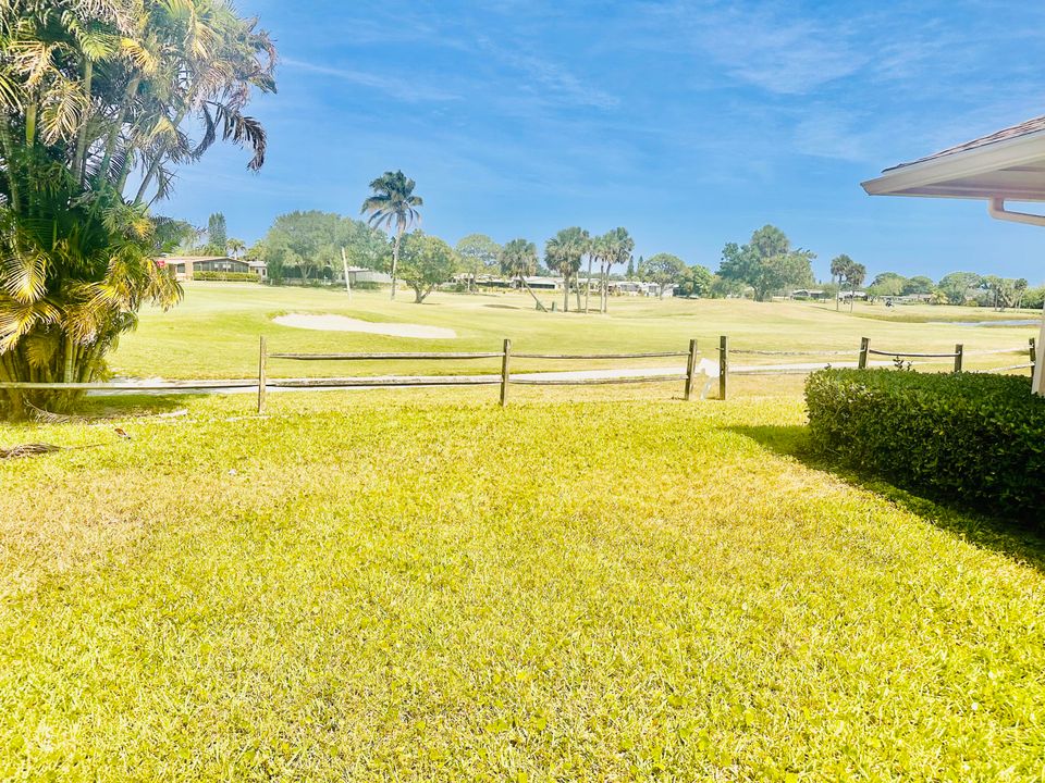 Под контрактом: $460,000 (2 спален, 2 ванн, 2105 Квадратных фут)