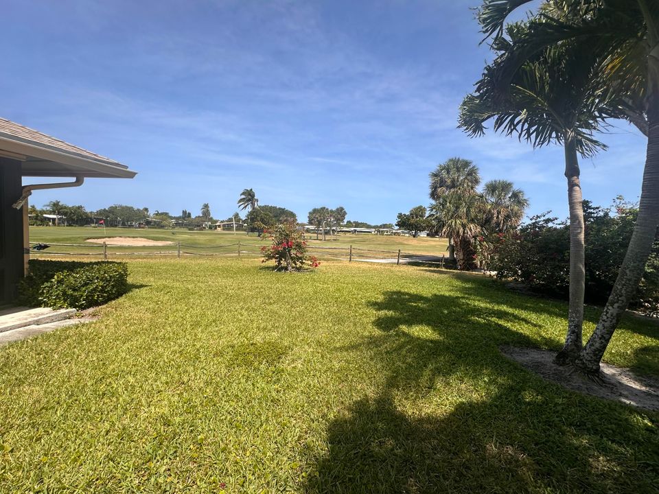 Под контрактом: $460,000 (2 спален, 2 ванн, 2105 Квадратных фут)