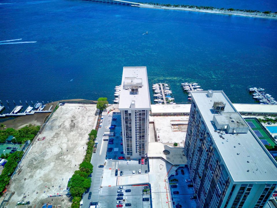 На продажу: $599,000 (2 спален, 2 ванн, 1362 Квадратных фут)