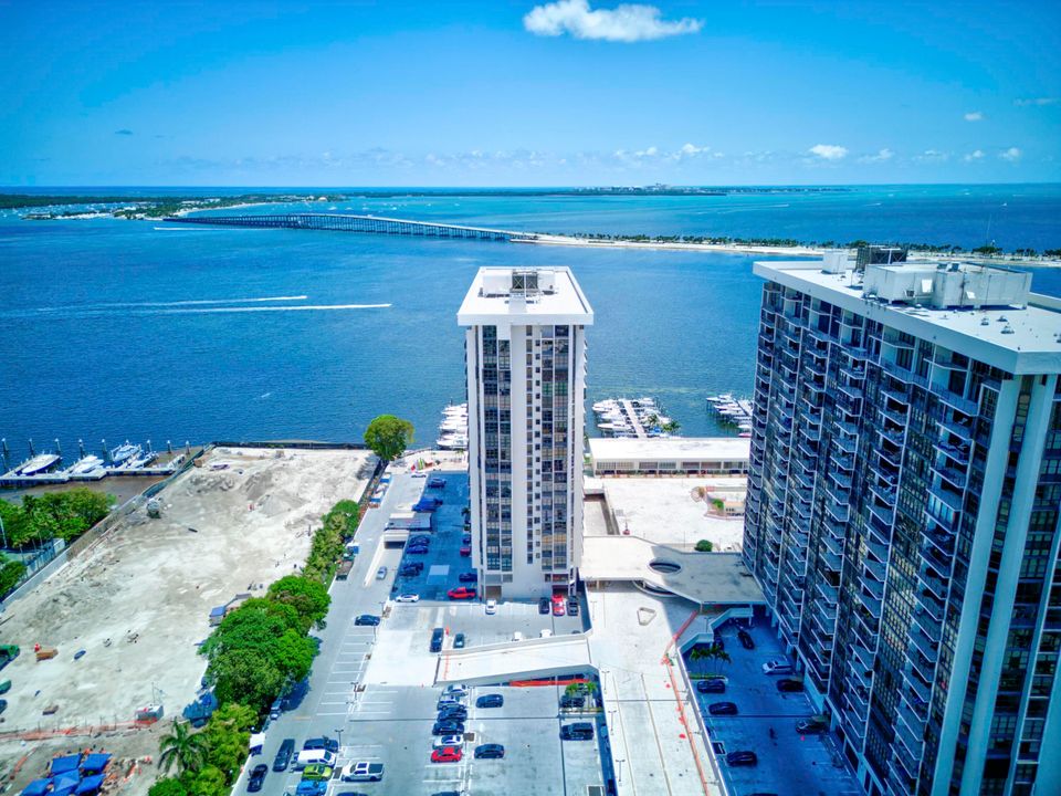 На продажу: $599,000 (2 спален, 2 ванн, 1362 Квадратных фут)