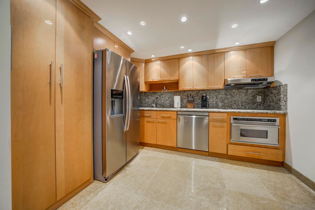 На продажу: $599,000 (2 спален, 2 ванн, 1362 Квадратных фут)