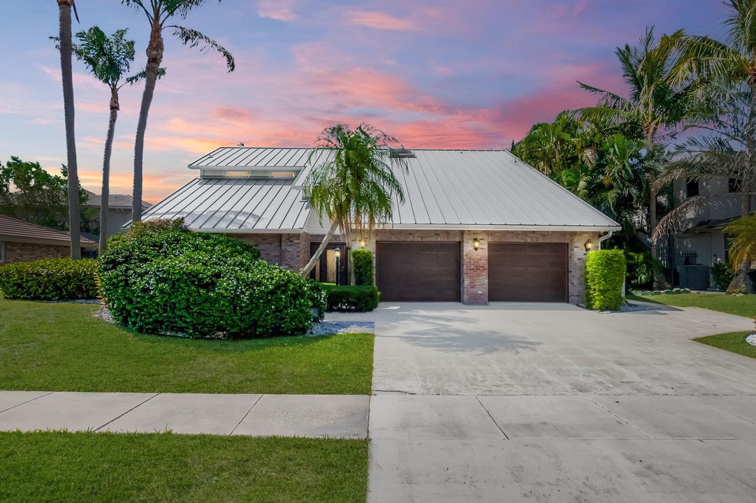 Recently Sold: $2,900,000 (5 beds, 4 baths, 3566 Square Feet)