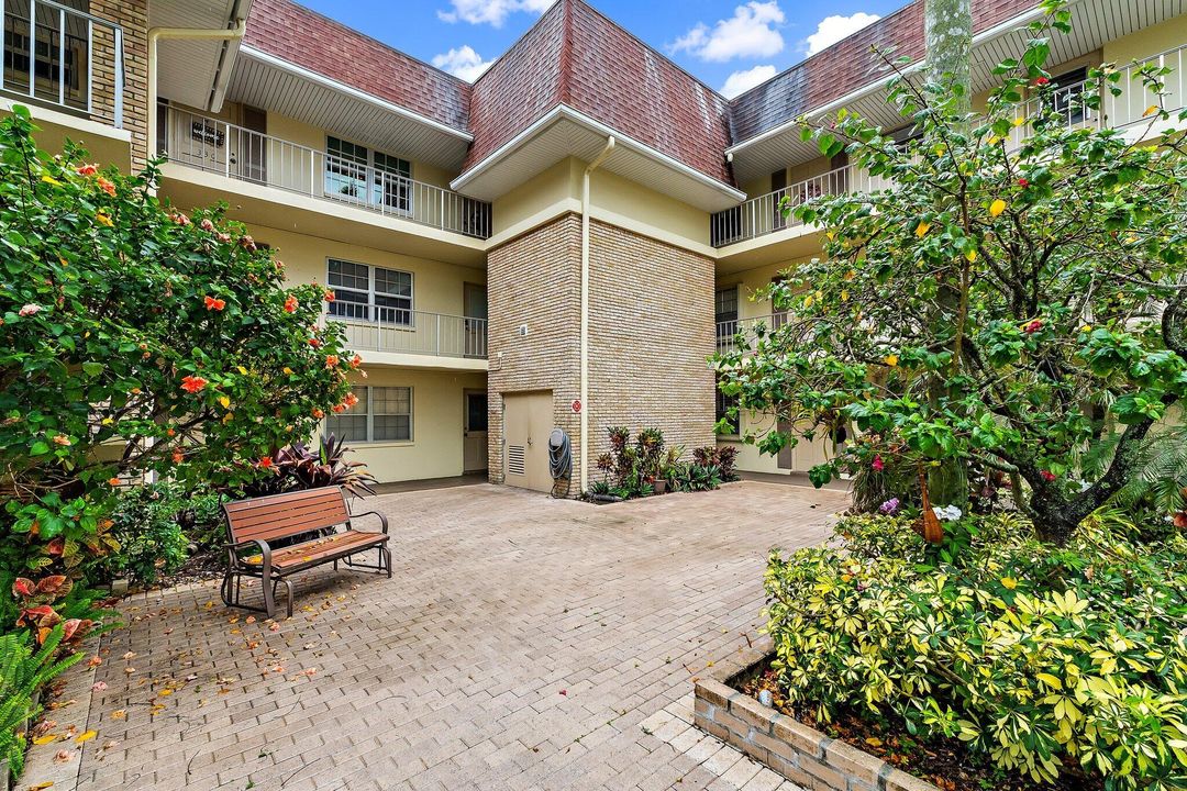 待售: $220,000 (2 贝兹, 2 浴室, 1162 平方英尺)