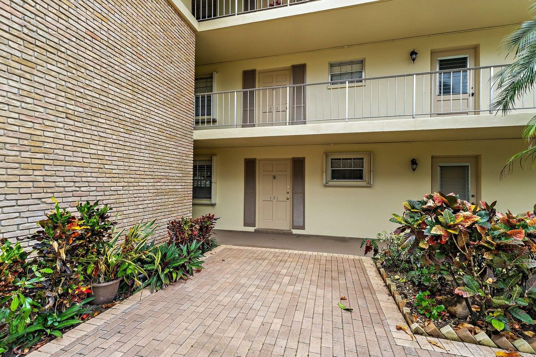 待售: $220,000 (2 贝兹, 2 浴室, 1162 平方英尺)