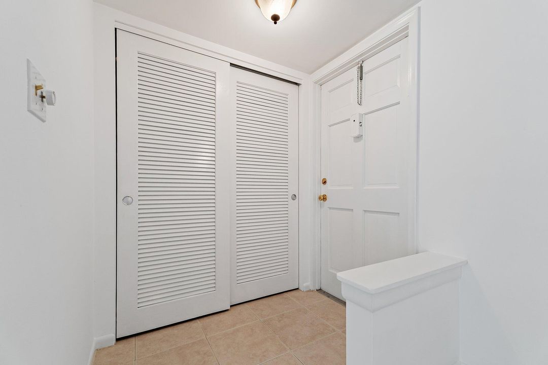 待售: $220,000 (2 贝兹, 2 浴室, 1162 平方英尺)