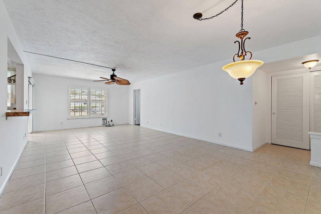 待售: $220,000 (2 贝兹, 2 浴室, 1162 平方英尺)