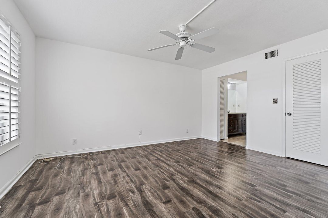 待售: $220,000 (2 贝兹, 2 浴室, 1162 平方英尺)