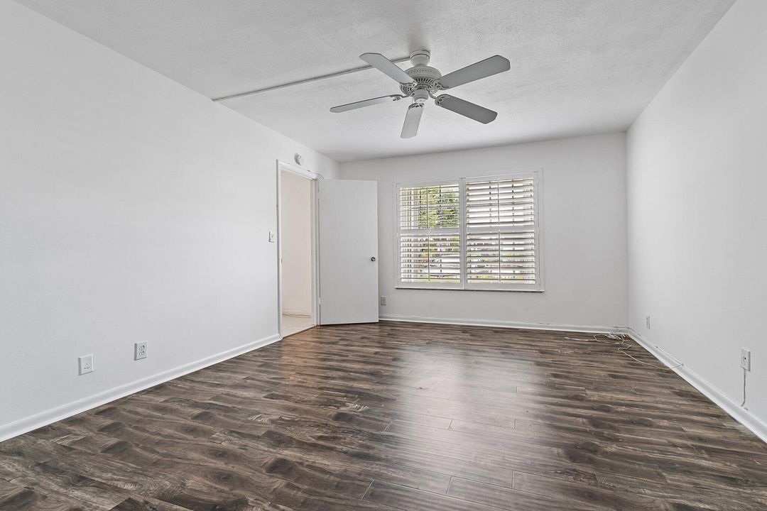 待售: $220,000 (2 贝兹, 2 浴室, 1162 平方英尺)