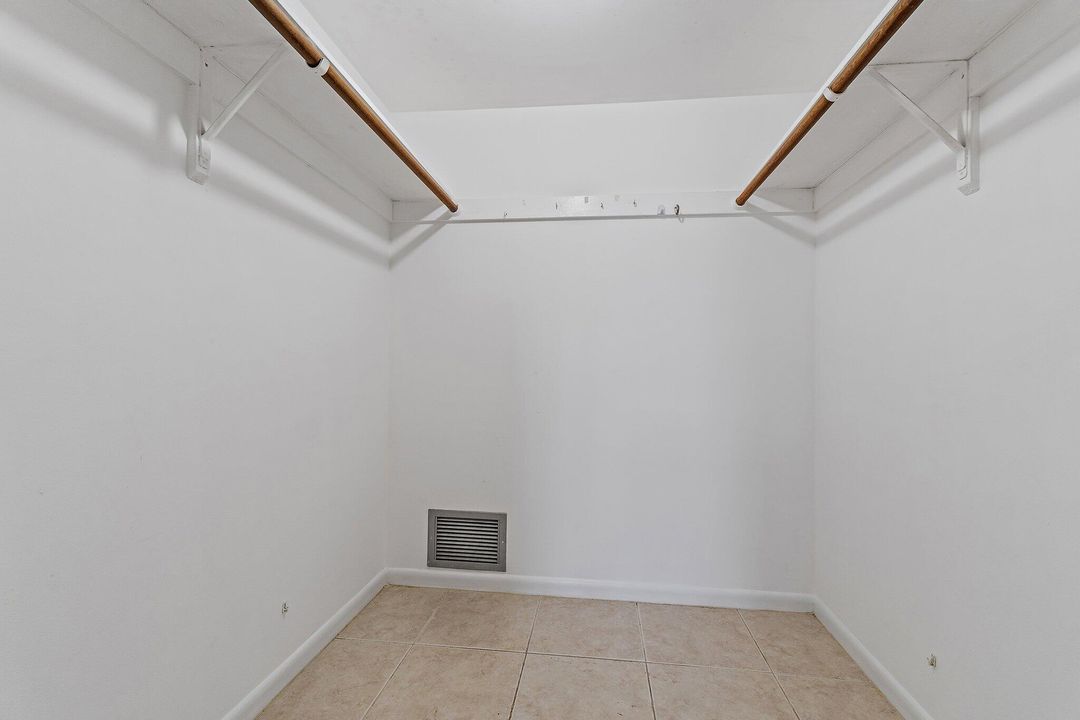 待售: $220,000 (2 贝兹, 2 浴室, 1162 平方英尺)