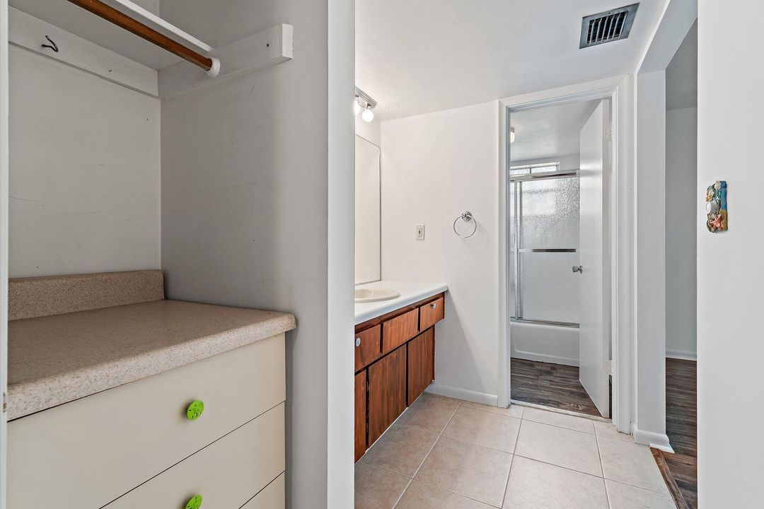 待售: $220,000 (2 贝兹, 2 浴室, 1162 平方英尺)