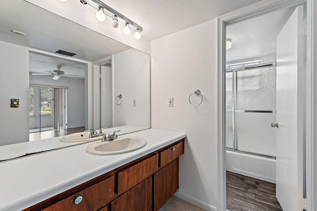 待售: $220,000 (2 贝兹, 2 浴室, 1162 平方英尺)