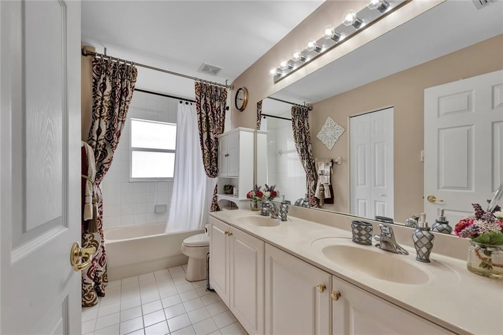 For Sale: $615,000 (3 beds, 2 baths, 2764 Square Feet)