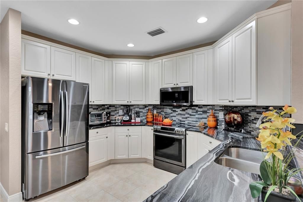 For Sale: $615,000 (3 beds, 2 baths, 2764 Square Feet)