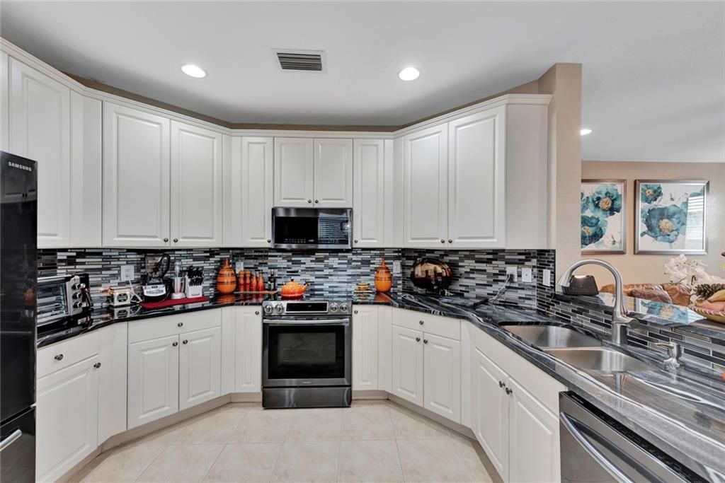 For Sale: $615,000 (3 beds, 2 baths, 2764 Square Feet)