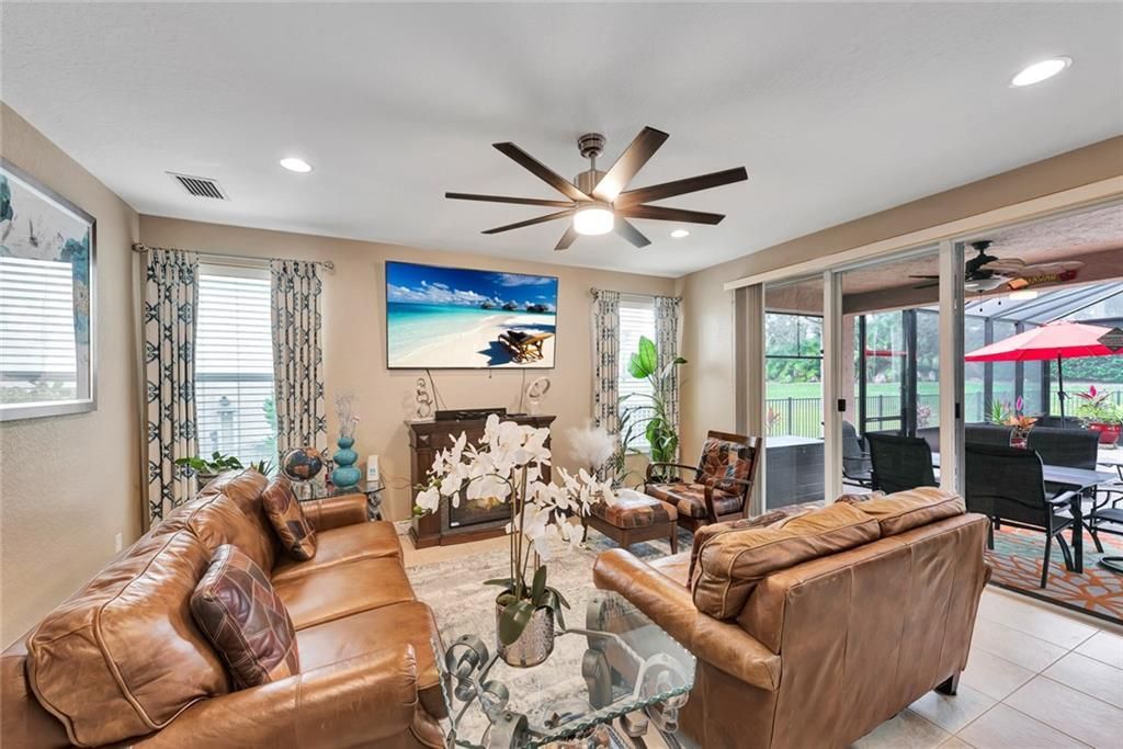 For Sale: $615,000 (3 beds, 2 baths, 2764 Square Feet)