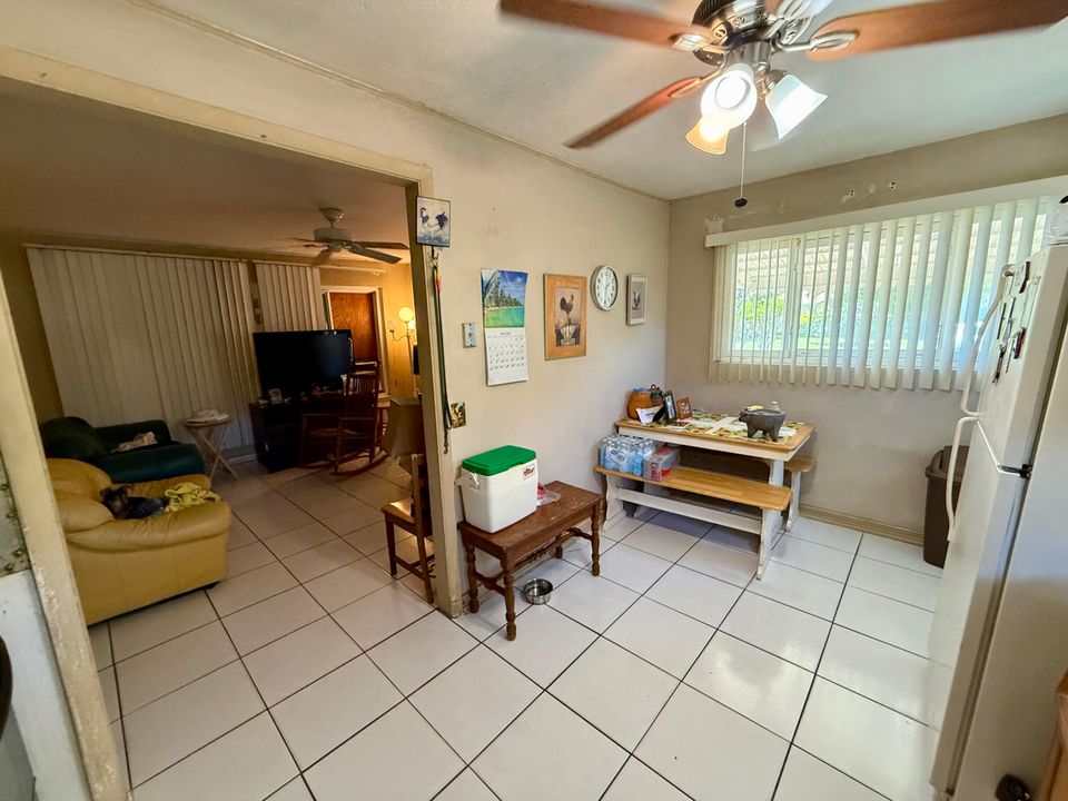 Active With Contract: $250,000 (3 beds, 1 baths, 840 Square Feet)