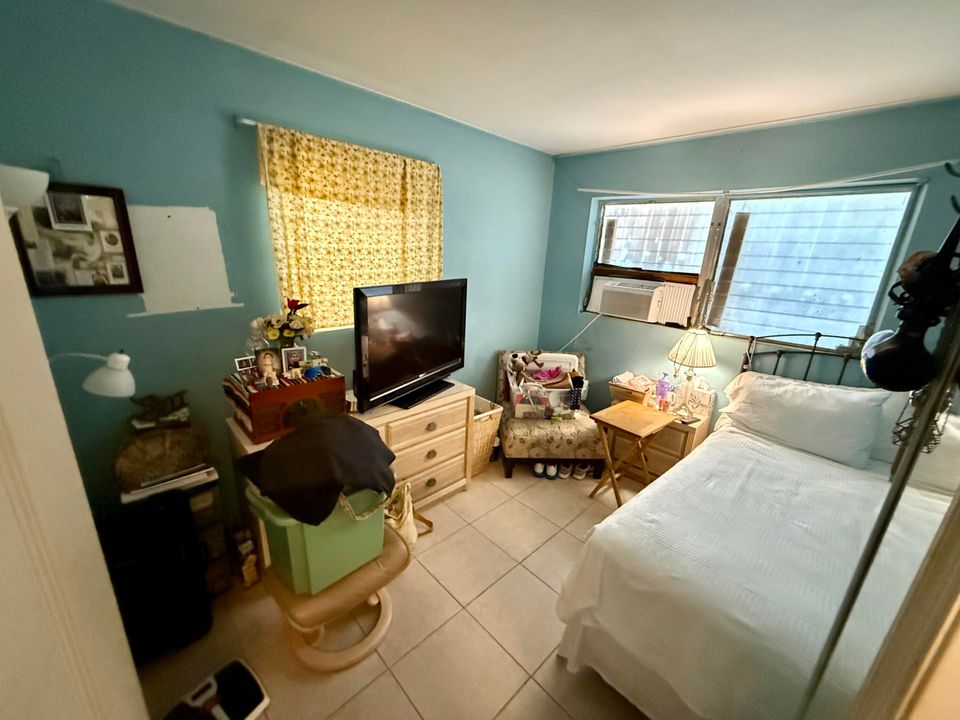 Active With Contract: $250,000 (3 beds, 1 baths, 840 Square Feet)