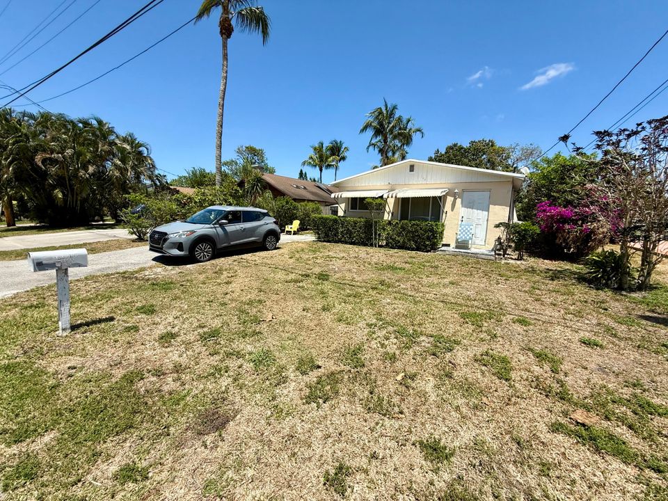 Active With Contract: $250,000 (3 beds, 1 baths, 840 Square Feet)