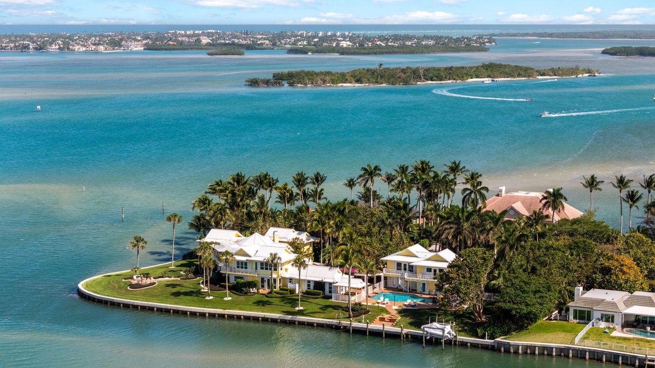 Recently Sold: $8,250,000 (5 beds, 4 baths, 7751 Square Feet)