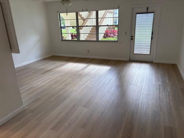 待售: $99,000 (1 贝兹, 1 浴室, 715 平方英尺)