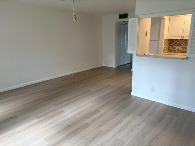 待售: $99,000 (1 贝兹, 1 浴室, 715 平方英尺)