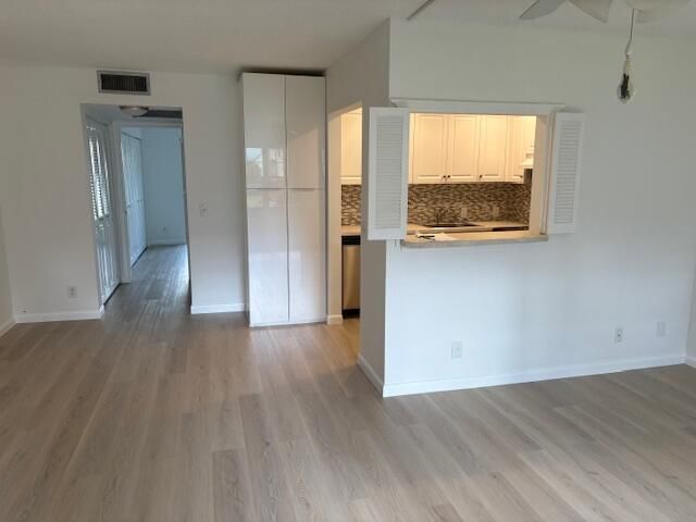 待售: $99,000 (1 贝兹, 1 浴室, 715 平方英尺)