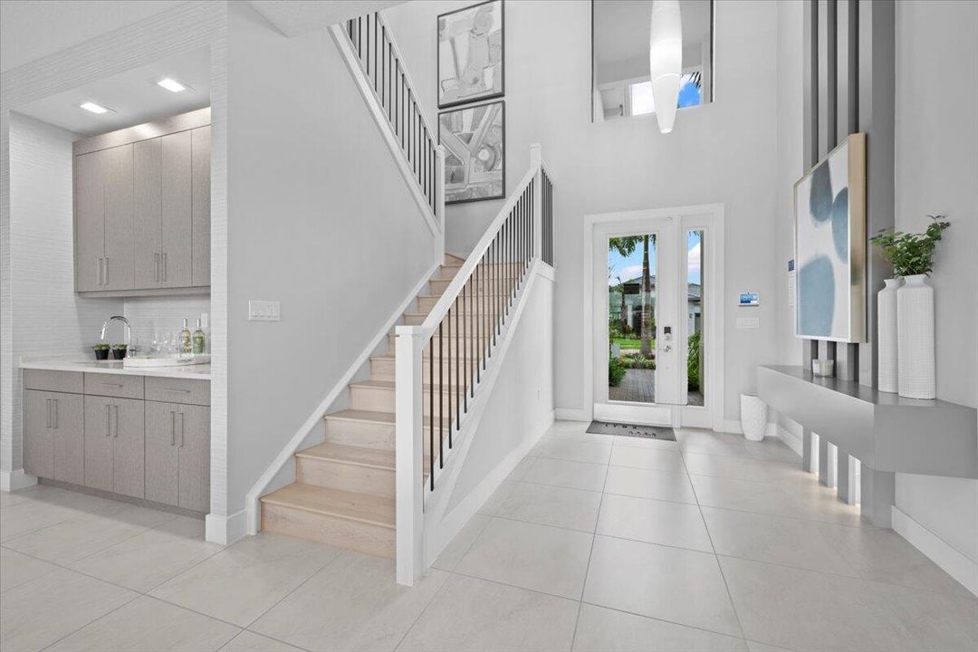 Под контрактом: $1,425,900 (4 спален, 5 ванн, 3656 Квадратных фут)