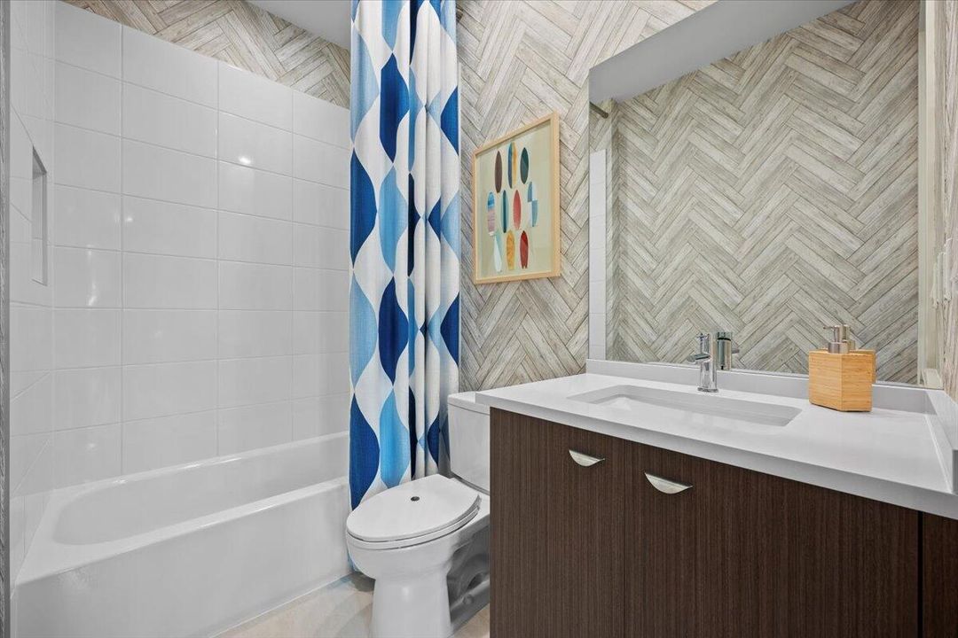 Под контрактом: $1,425,900 (4 спален, 5 ванн, 3656 Квадратных фут)