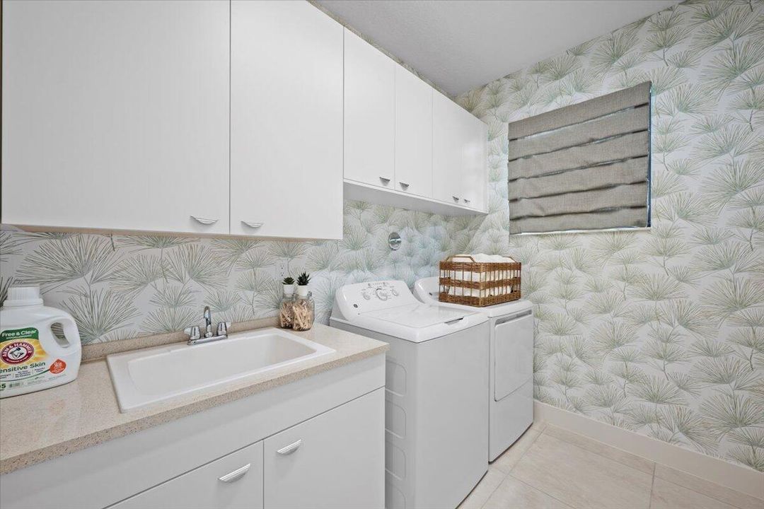 Под контрактом: $1,425,900 (4 спален, 5 ванн, 3656 Квадратных фут)