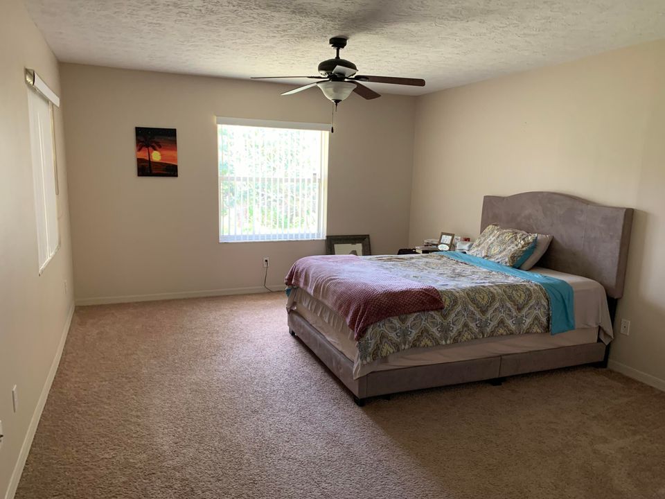 Activo con contrato: $375,000 (3 camas, 2 baños, 1975 Pies cuadrados)