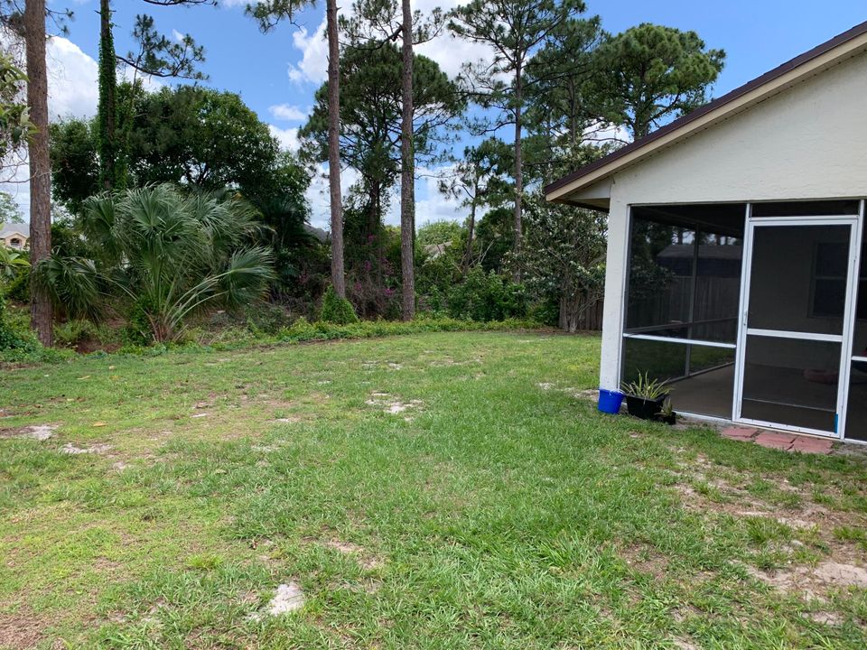 Activo con contrato: $375,000 (3 camas, 2 baños, 1975 Pies cuadrados)