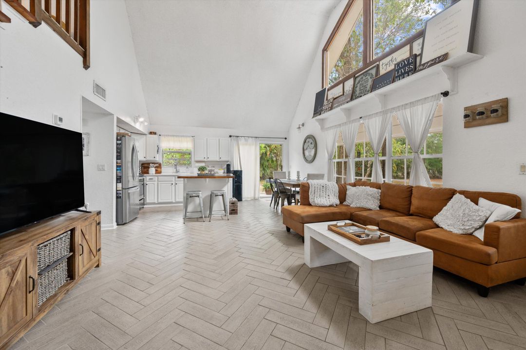 最近售出: $645,000 (3 贝兹, 2 浴室, 1172 平方英尺)