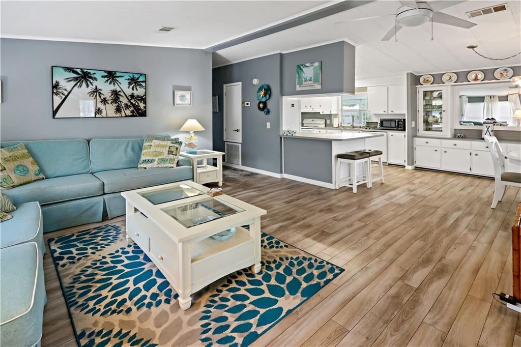 En Venta: $180,000 (2 camas, 2 baños, 940 Pies cuadrados)