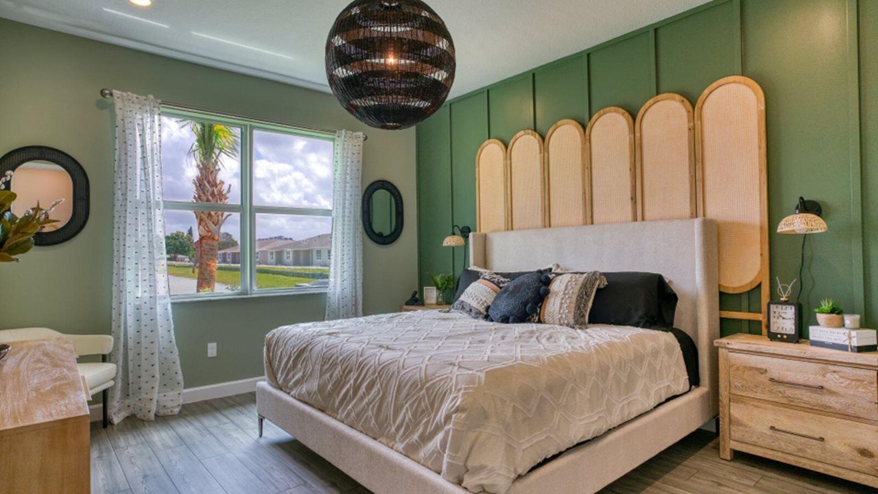 Active With Contract: $269,145 (2 beds, 2 baths, 1308 Square Feet)