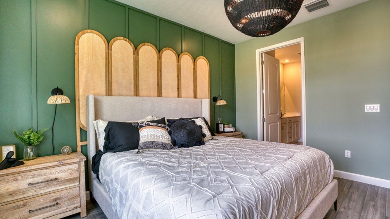 Active With Contract: $269,145 (2 beds, 2 baths, 1308 Square Feet)