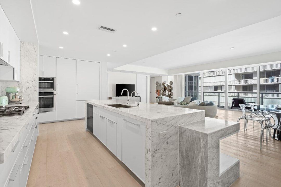 出租: $18,000 (2 贝兹, 3 浴室, 2608 平方英尺)