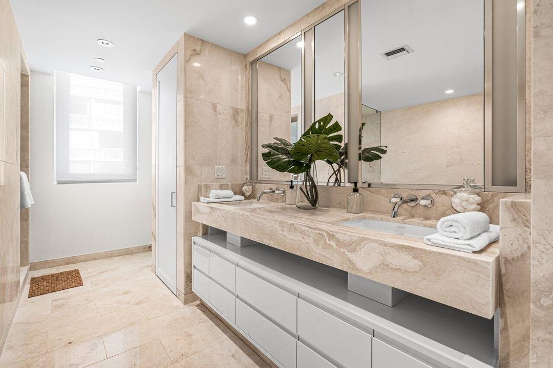 出租: $18,000 (2 贝兹, 3 浴室, 2608 平方英尺)