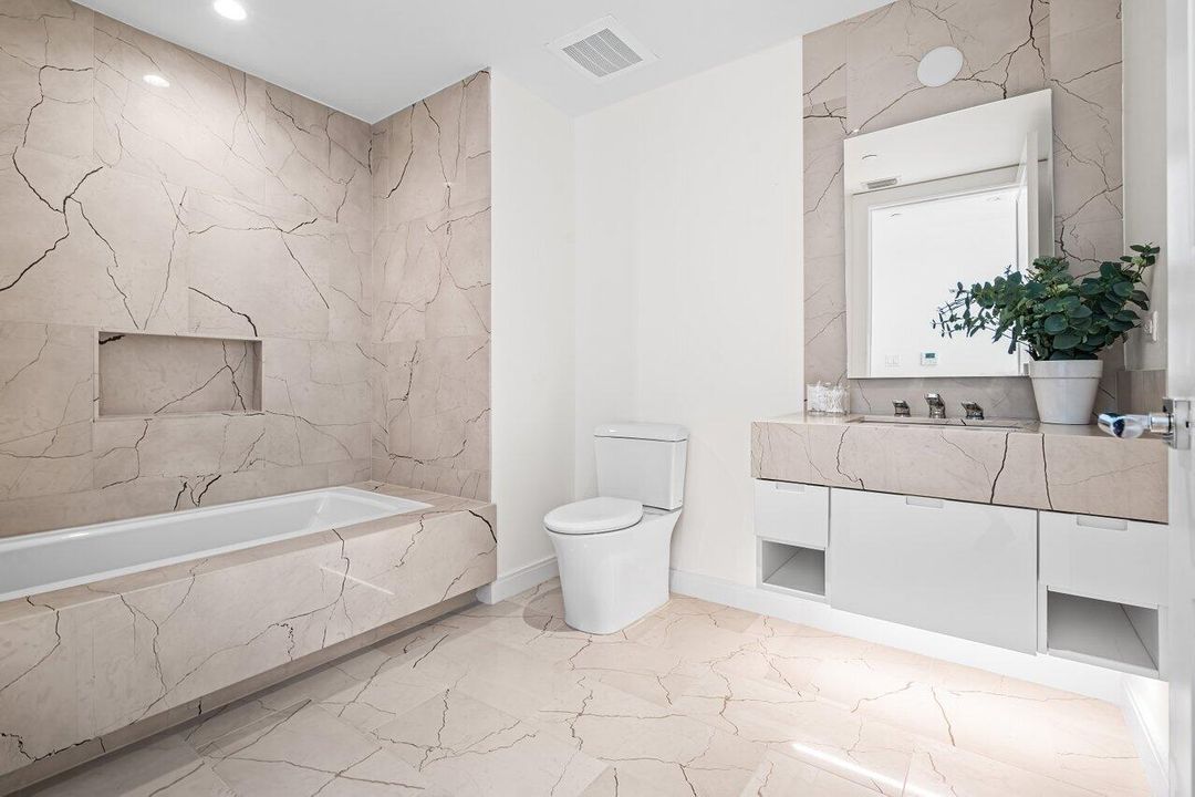 出租: $18,000 (2 贝兹, 3 浴室, 2608 平方英尺)