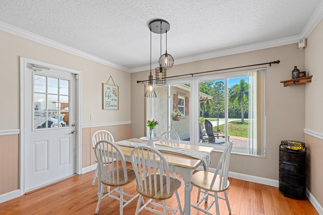 合同活跃: $640,000 (3 贝兹, 2 浴室, 2129 平方英尺)