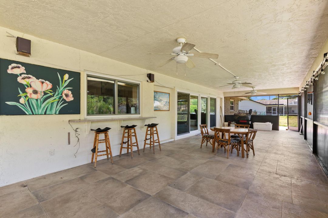 合同活跃: $640,000 (3 贝兹, 2 浴室, 2129 平方英尺)