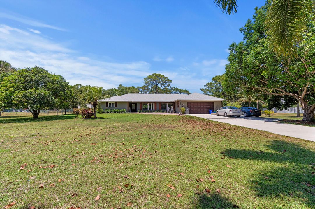 合同活跃: $640,000 (3 贝兹, 2 浴室, 2129 平方英尺)