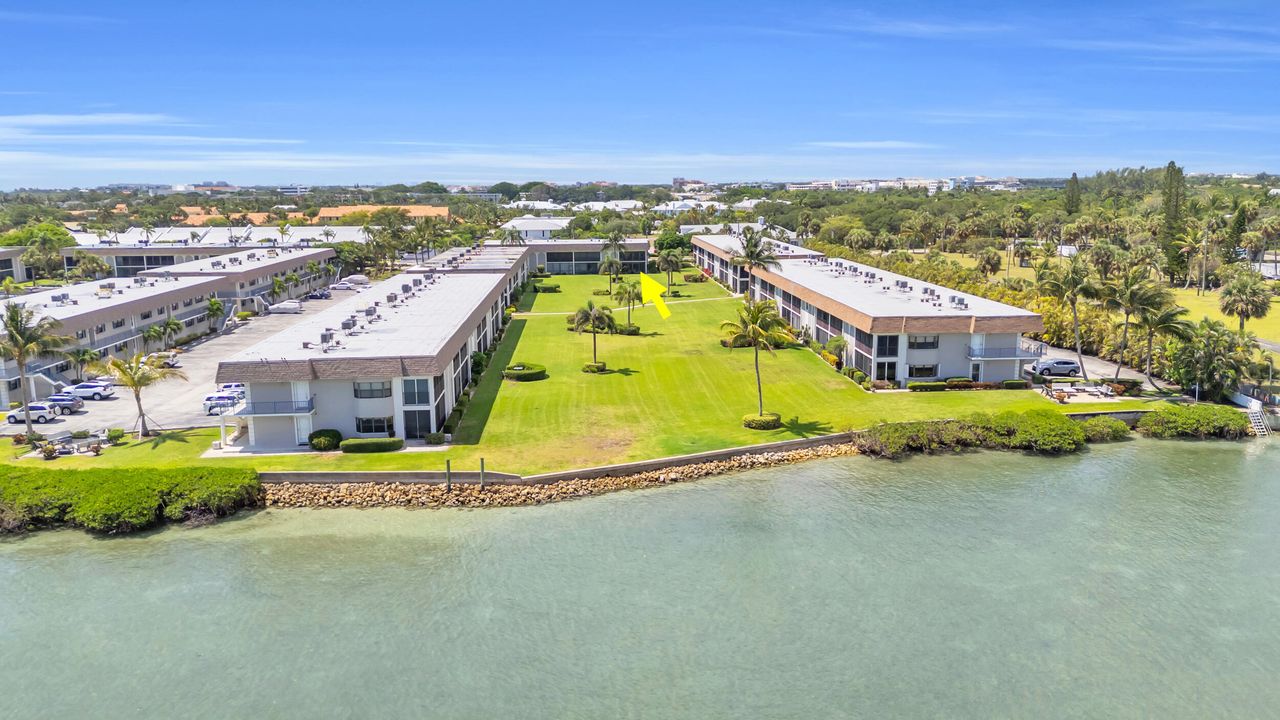 For Sale: $429,000 (2 beds, 2 baths, 1063 Square Feet)