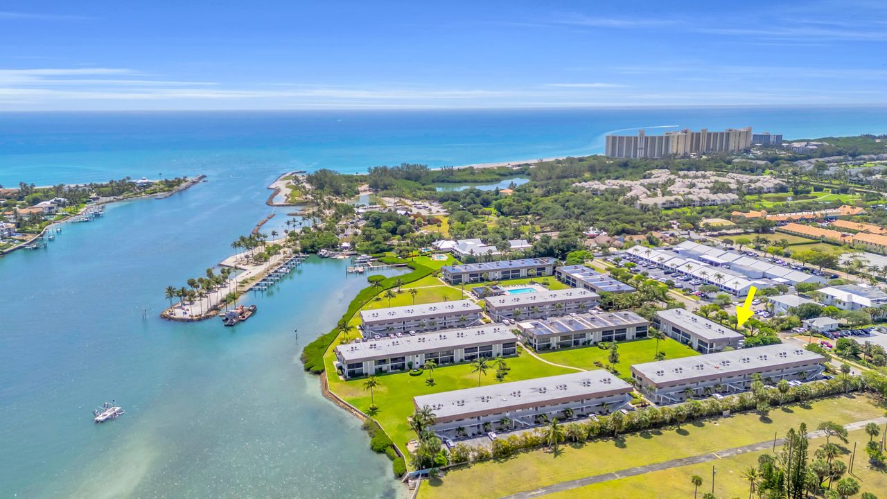 For Sale: $429,000 (2 beds, 2 baths, 1063 Square Feet)