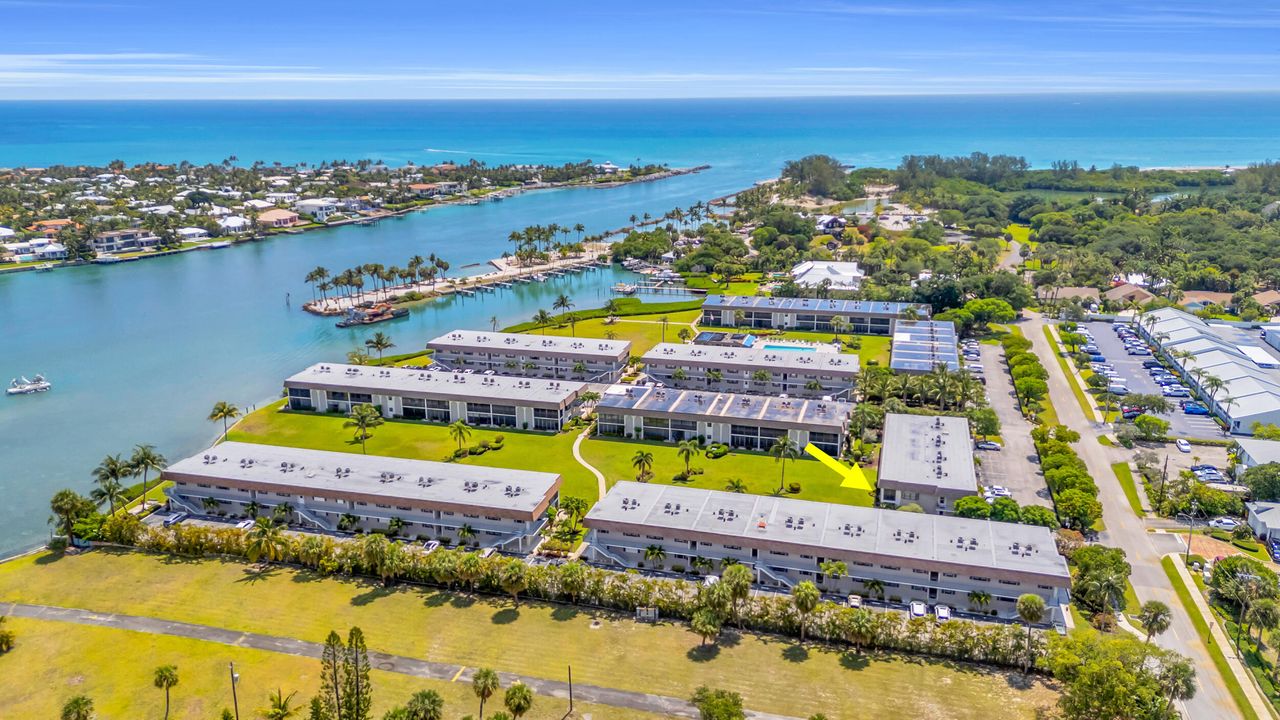 For Sale: $429,000 (2 beds, 2 baths, 1063 Square Feet)