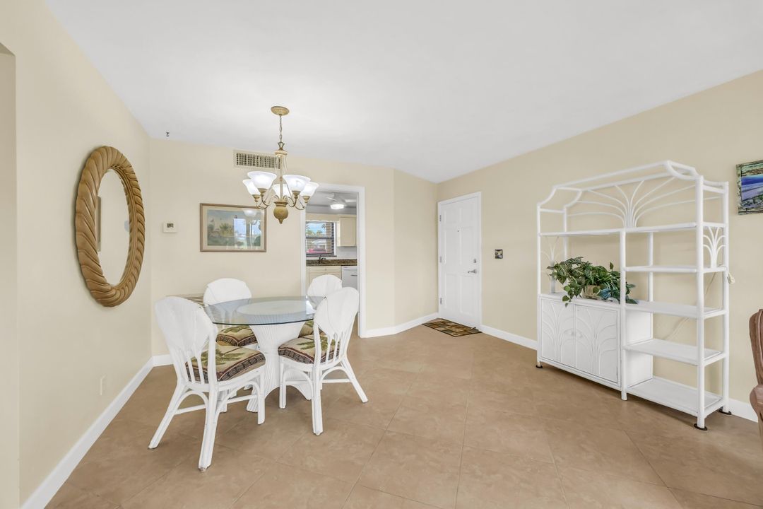 For Sale: $429,000 (2 beds, 2 baths, 1063 Square Feet)