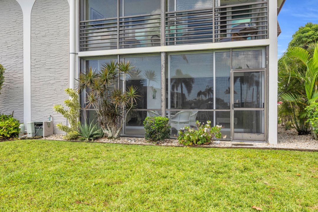 For Sale: $429,000 (2 beds, 2 baths, 1063 Square Feet)