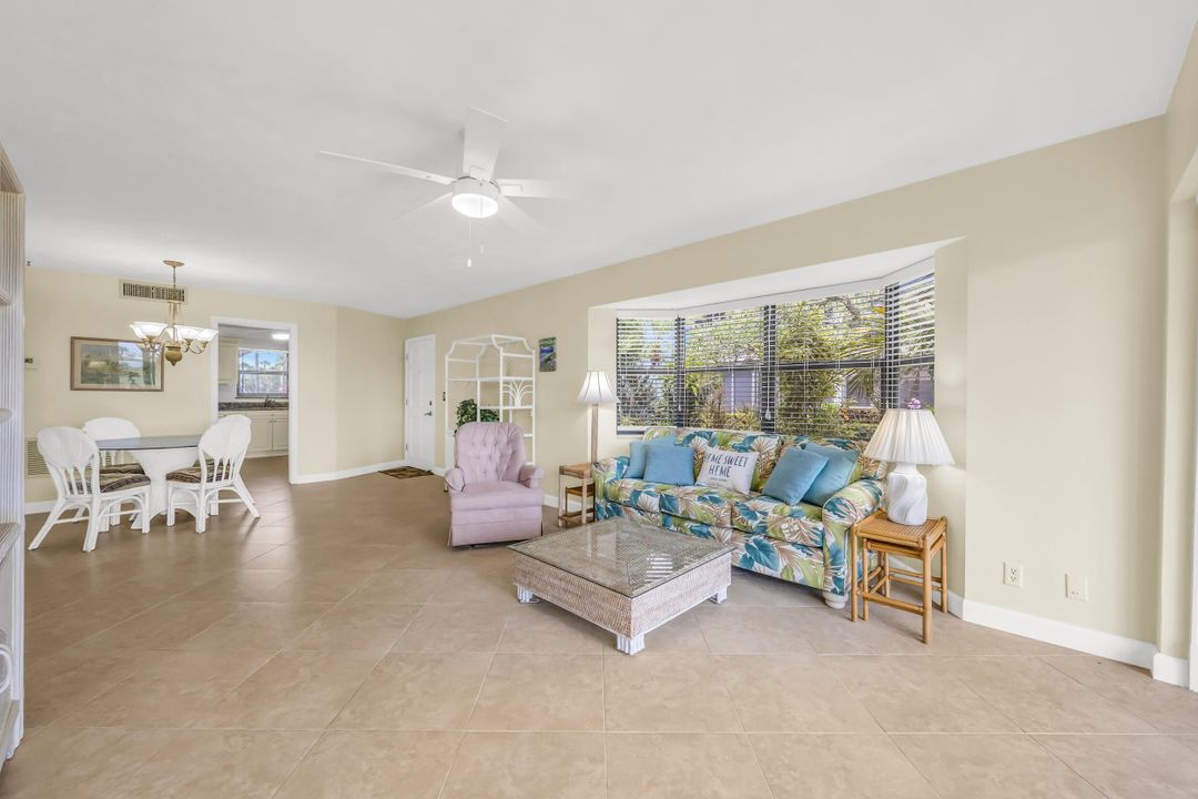 For Sale: $429,000 (2 beds, 2 baths, 1063 Square Feet)